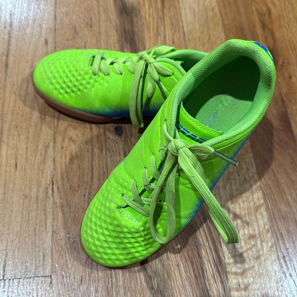 Vizari Santos Kids Indoor Soccer Shoes